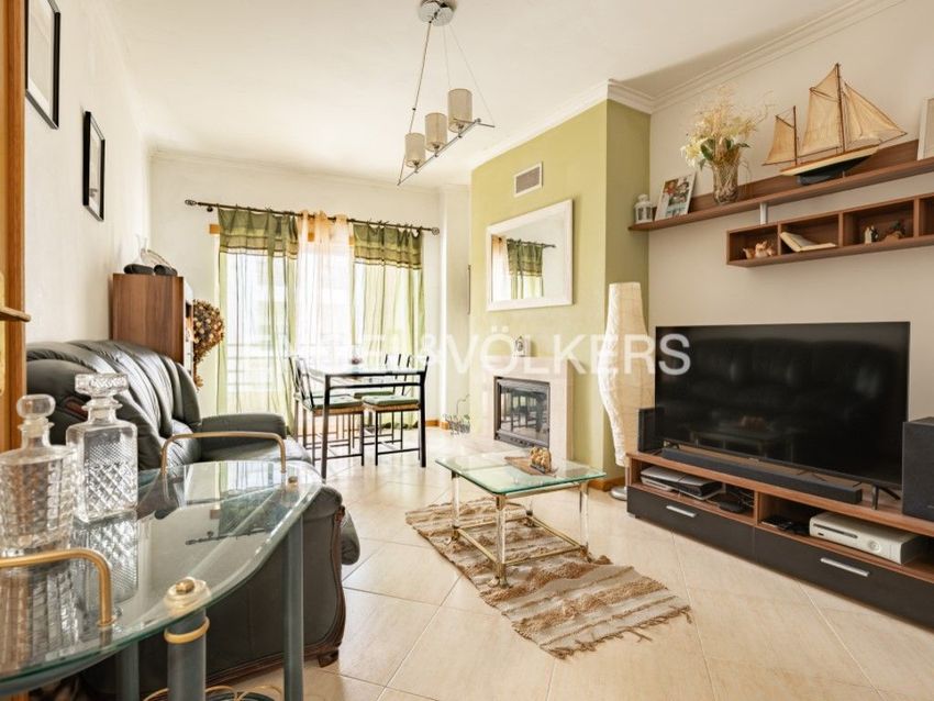 Imagem Sala de estar de apartamento t2 em Quinta do Texugo - Quinta de Santa Teresa