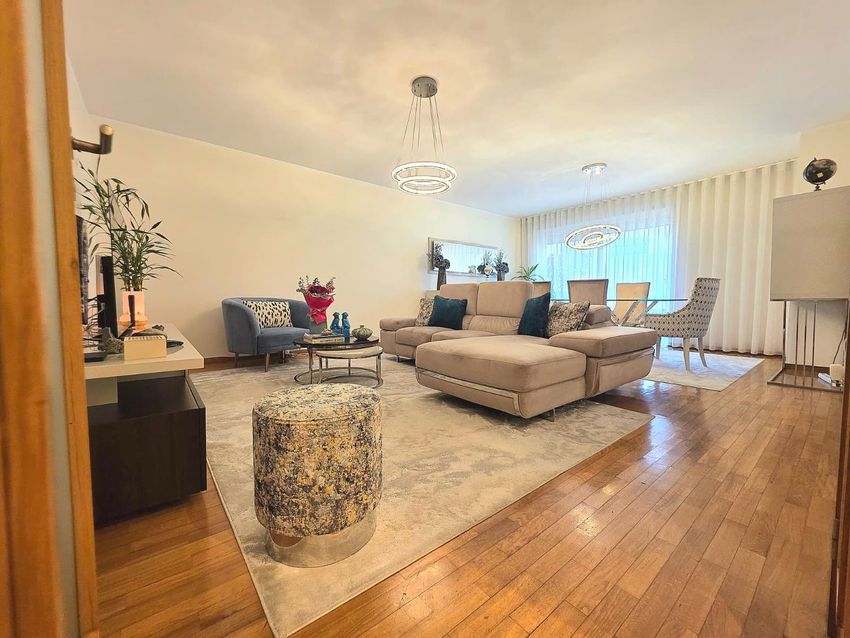 Imagem Sala de estar de apartamento t3 em Montes Caulinos - Padrão da Légua