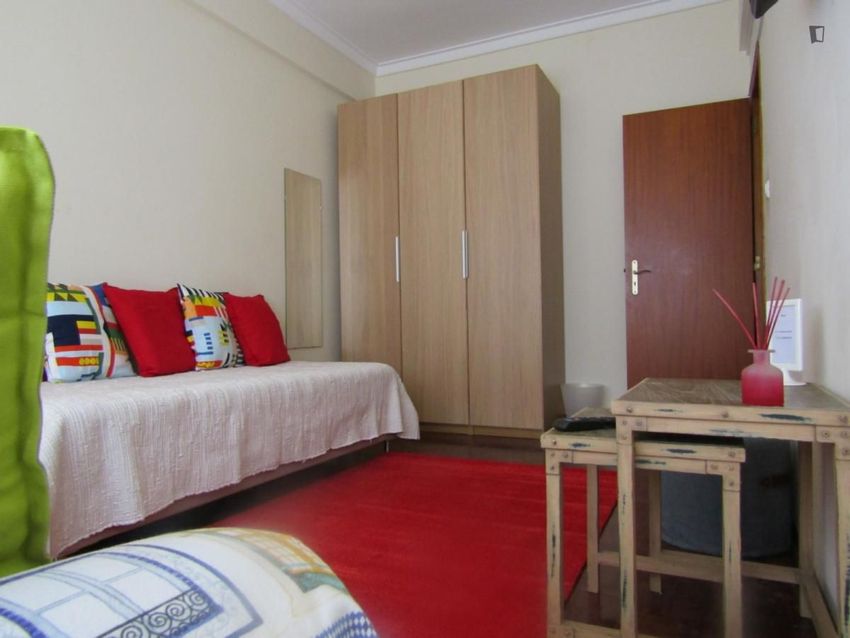 Imagem Quarto de apartamento t4 em Estrada do Calhariz de Benfica
