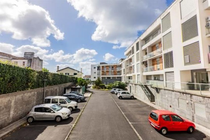 Imagem Vistas de apartamento t3 em Ponta Delgada (Santa Clara)