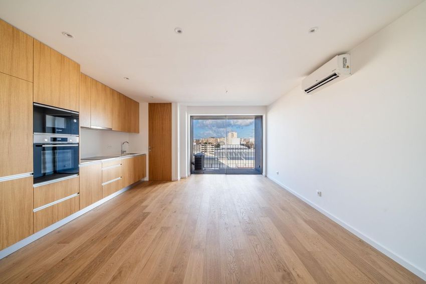Imagem Divisão de apartamento t2 em Rua Sousa Aroso, 555