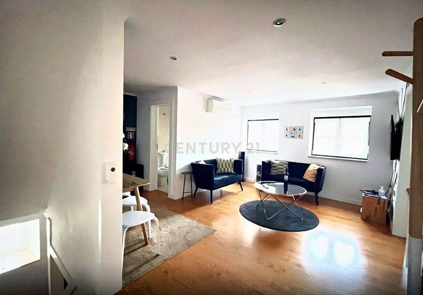 Imagem Sala de estar de apartamento t3 em Beco do Pocinho, 5