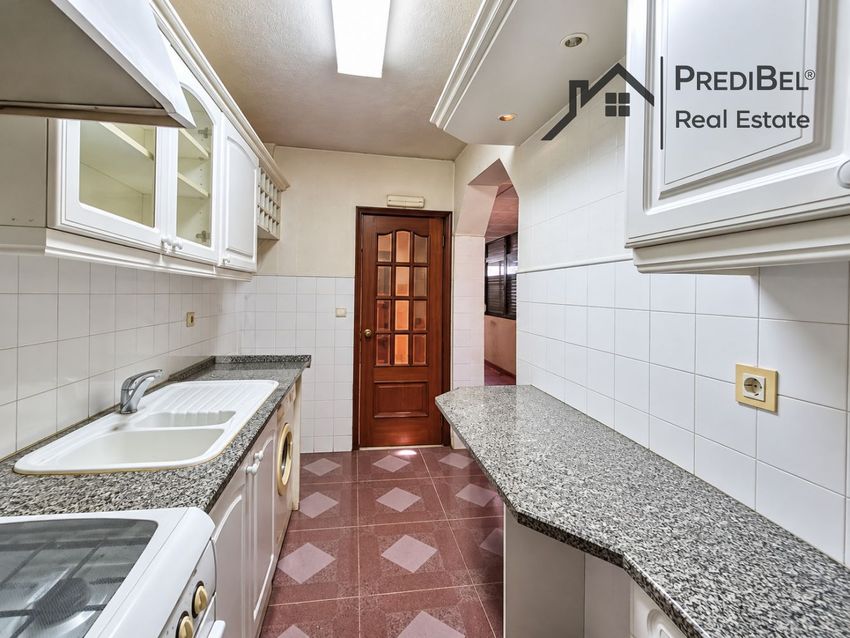 Imagem Cozinha de apartamento t1 em Massamá