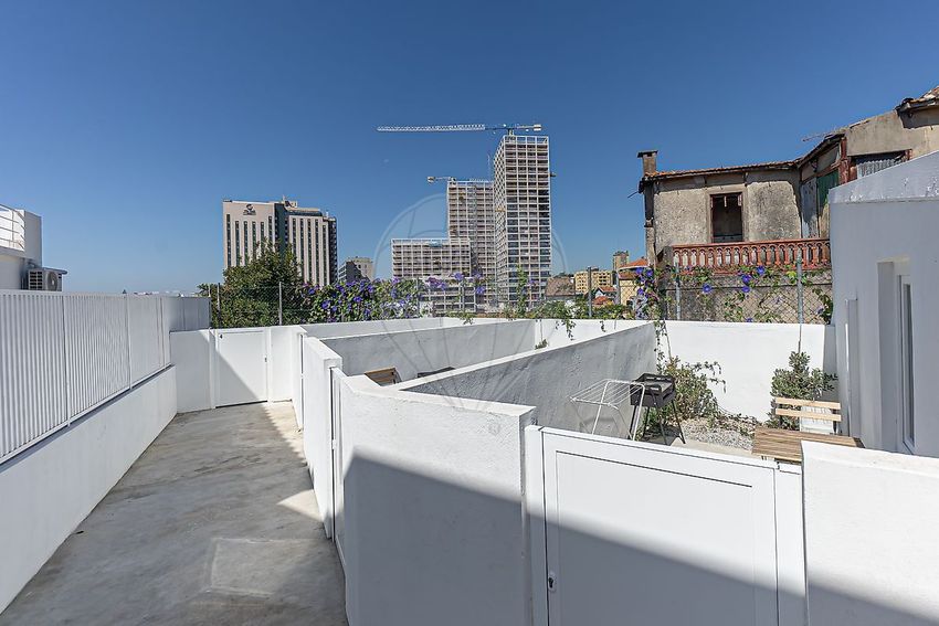 Imagem Terraço de  moradia independente em Travessa Fernão de Magalhães