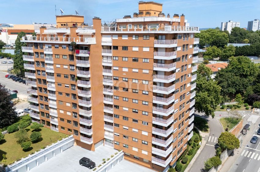 Imagem Fachada de apartamento t2 em Quinta das Chãs, 95