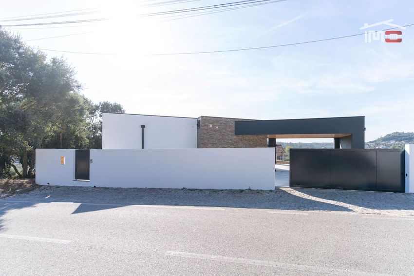 Imagem Fachada de  moradia independente em Nossa Senhora da Piedade