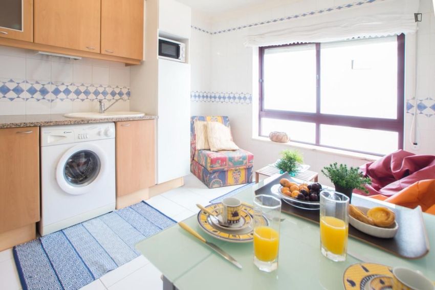 Imagem Cozinha de apartamento t1 em Avenida Doutor Joaquim de Carvalho