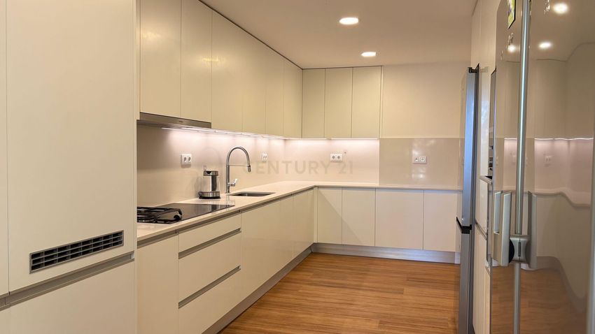 Imagem Cozinha de apartamento t3 em Alameda dos Descobrimentos, 40