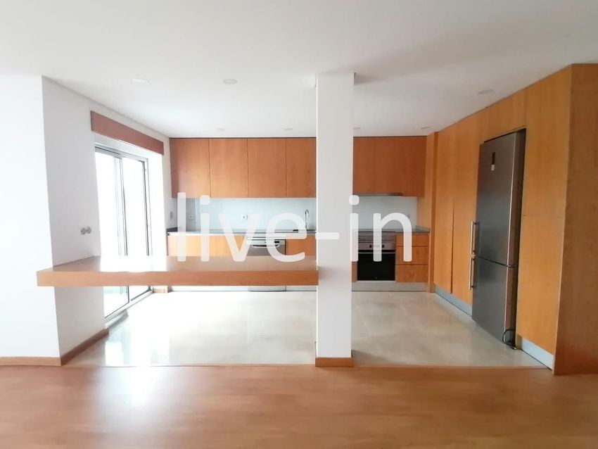 Imagem Cozinha de apartamento t2 em Rua Padre Pascoal