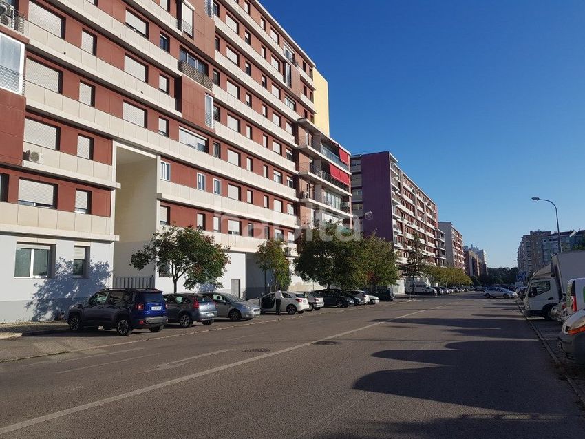 Imagem Vistas de apartamento t1 em Rua Helena Vaz da Silva, 12