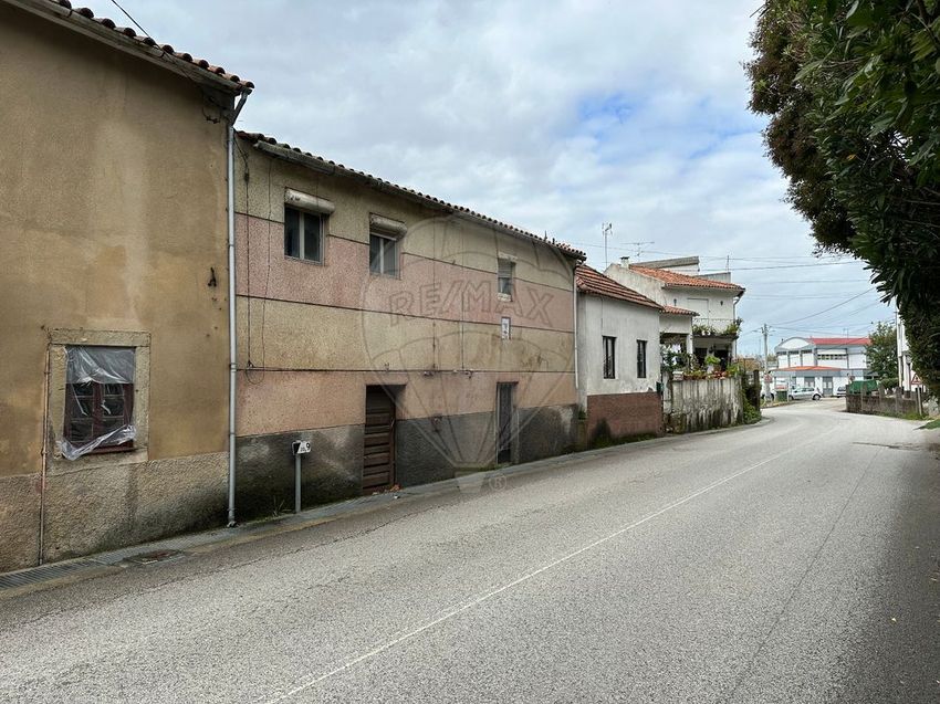 Imagem Vistas de  moradia independente em Sebal e Belide