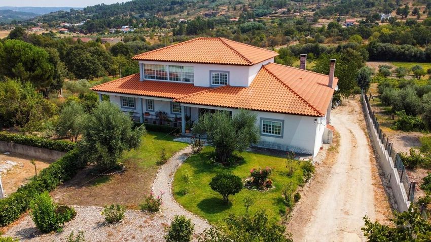 Imagem Fachada de  herdade em Vela