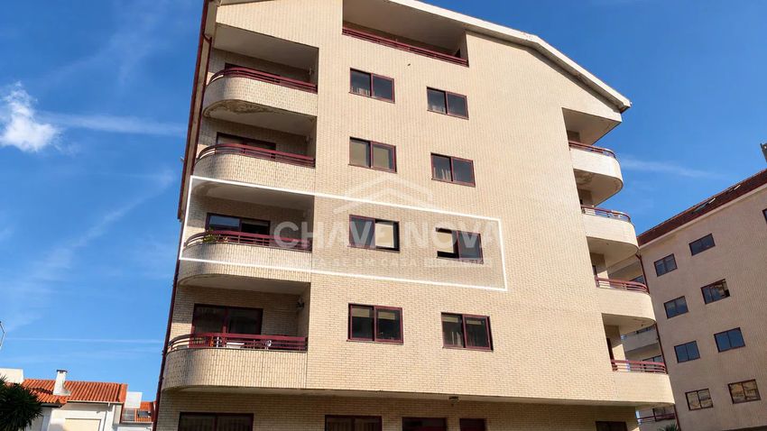 Imagem Fachada de apartamento t2 em Rua Entre Muros
