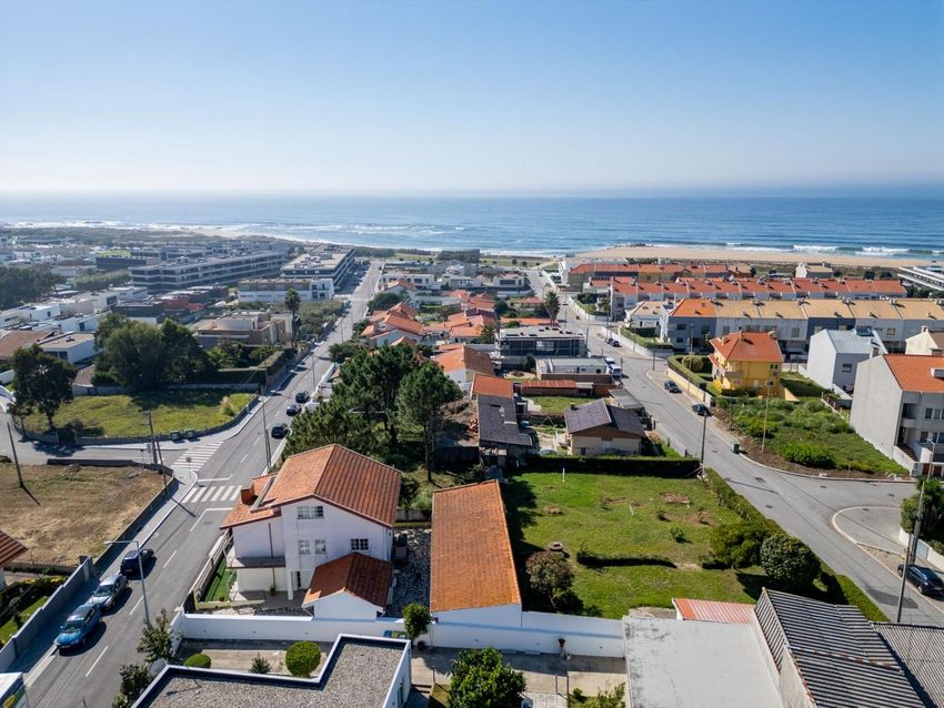 Imagem Vistas de terreno em Rua Chãos Vermelhos