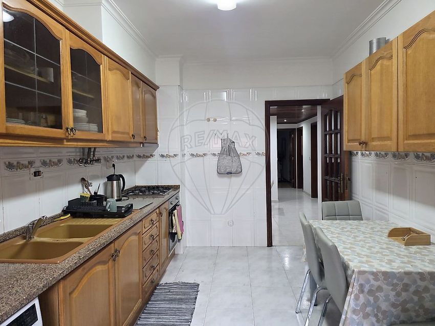 Imagem Cozinha de apartamento t2 em Rua José Gomes da Silva