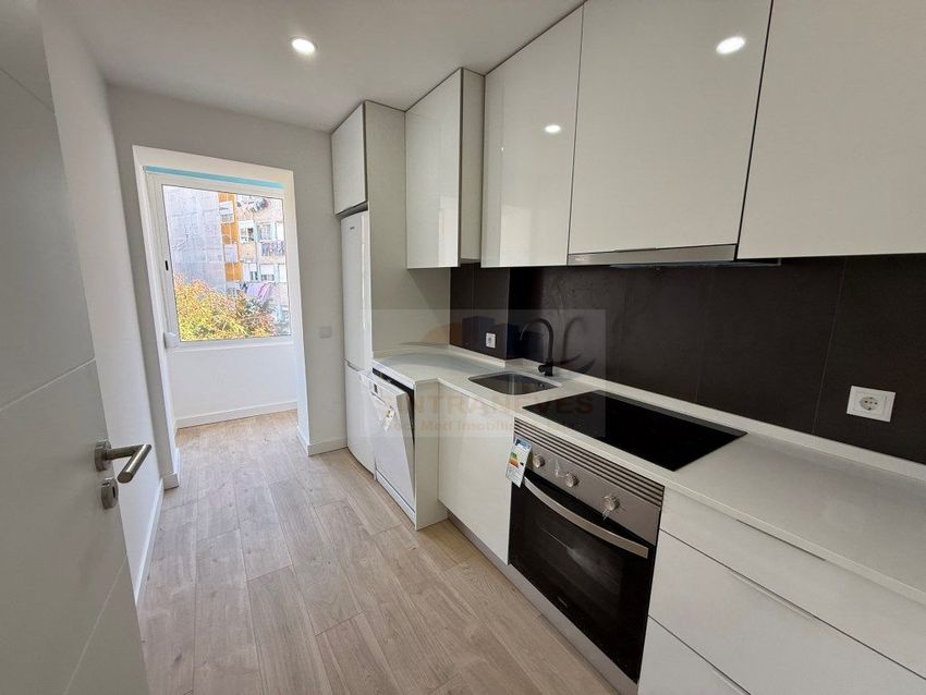 Imagem Cozinha de apartamento t3 em Reboleira