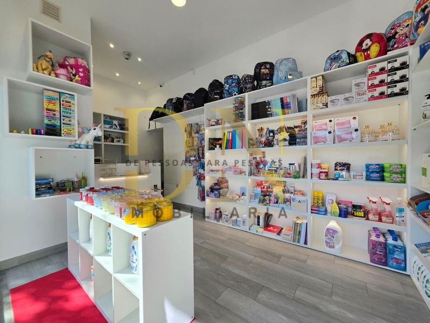 Imagem de espaço comercial em Rua Professor Mário Corino de Andrade