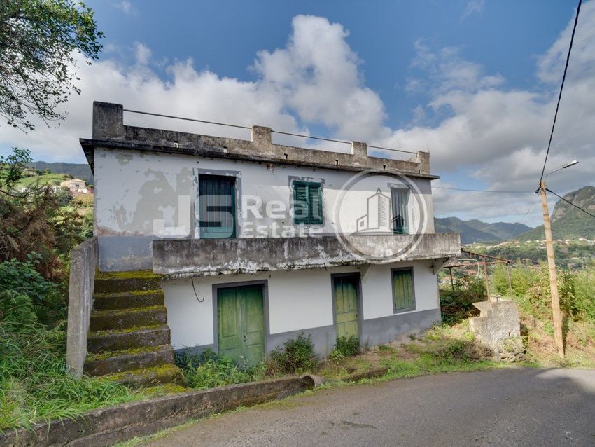 Imagem Fachada de  moradia independente em Caminho da Cruz da Guarda s/n