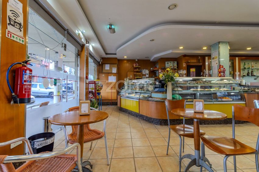 Imagem de espaço comercial em Rua Doutor Miguel França Martins, 31