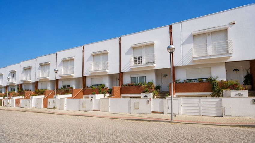 Imagem Fachada de  moradia em banda em Arcozelo