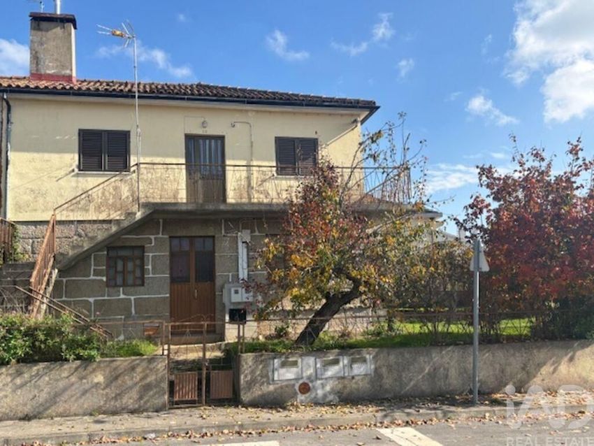 Imagem Fachada de  moradia independente em Mogadouro