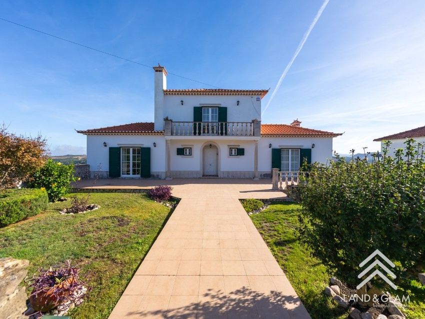 Imagem Fachada de  moradia independente em Barreiralva - Póvoa de Cima
