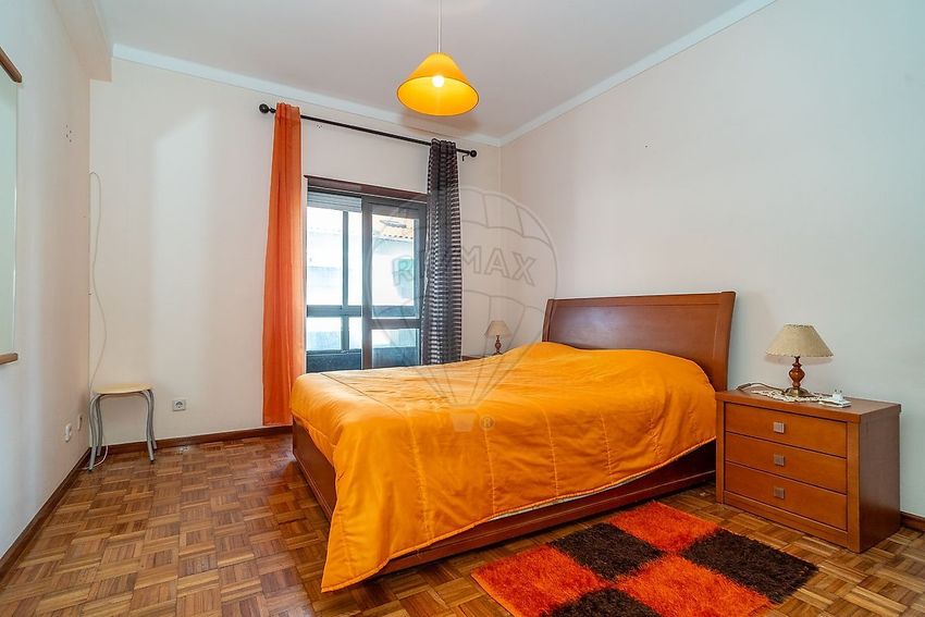 Imagem Quarto de apartamento t2 em Avenida 1º de Maio