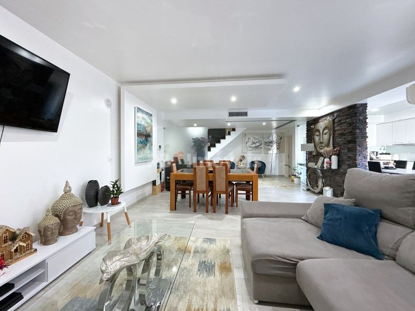 Imagem Sala de estar de apartamento t3 em Rua Doutor Costa Machado, 30