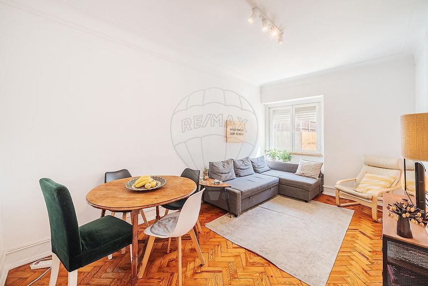 Imagem Sala de estar de apartamento t3 em Rua Pereira e Sousa