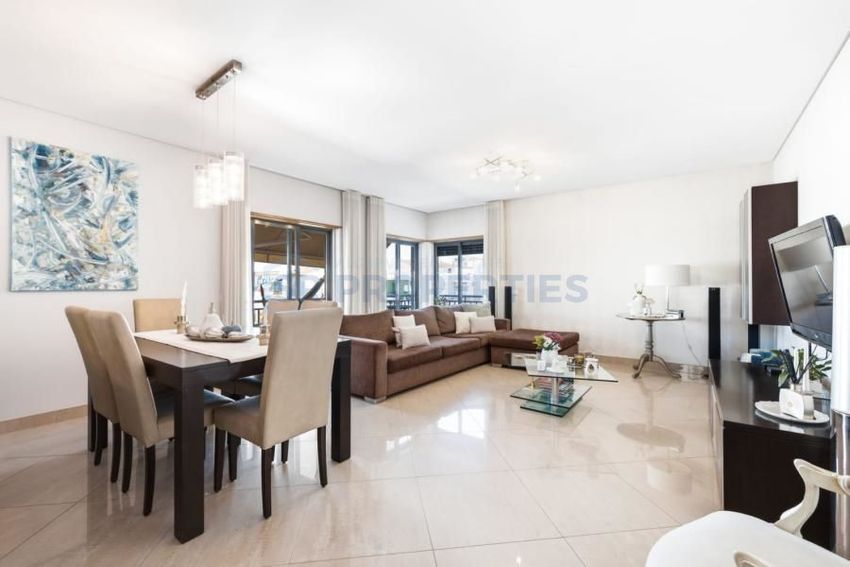 Imagem Sala de estar de apartamento t3 em Rua da Ribeirinha