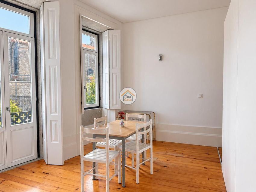 Imagem Sala de estar de apartamento t1 em Largo da Lapa, 34