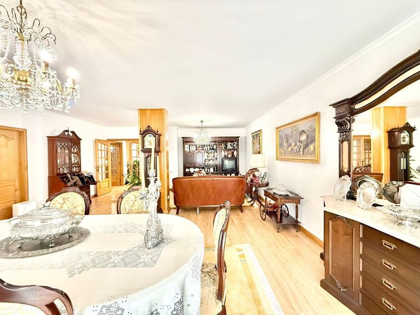 Imagem Sala de jantar de apartamento t4 em Rua da Ponte, 11