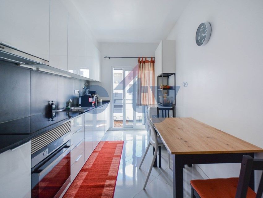 Imagem Cozinha de apartamento t2 em Barro - Pinheiro de Loures