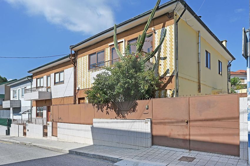 Imagem Fachada de apartamento t2 em Rua Regueirais