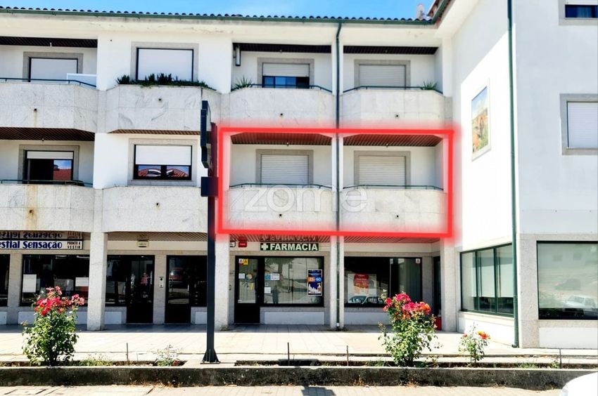 Imagem Fachada de apartamento t3 em Rua Central, 1526