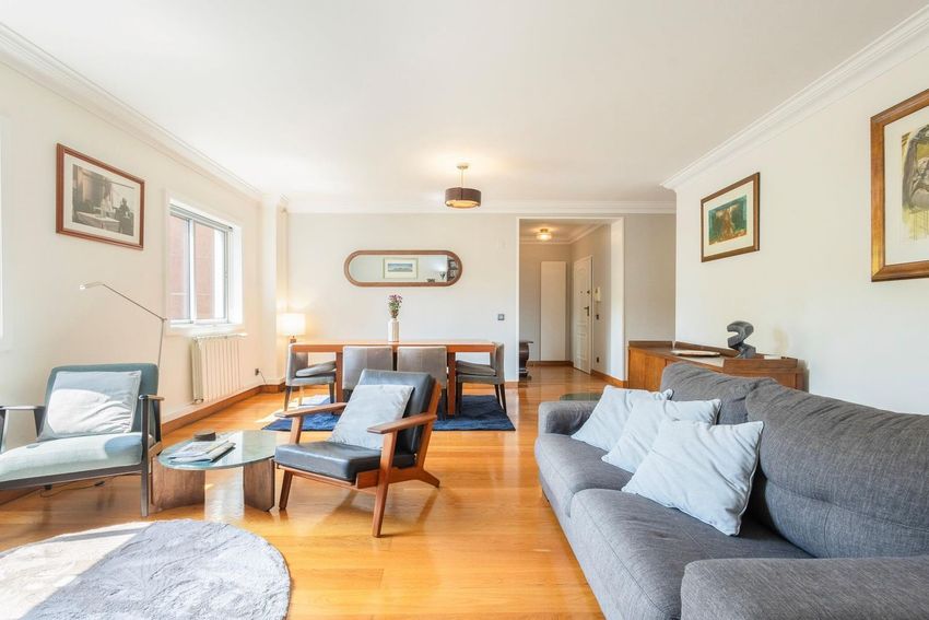 Imagem Sala de estar de apartamento t2 em Avenida Dom Carlos I, 124