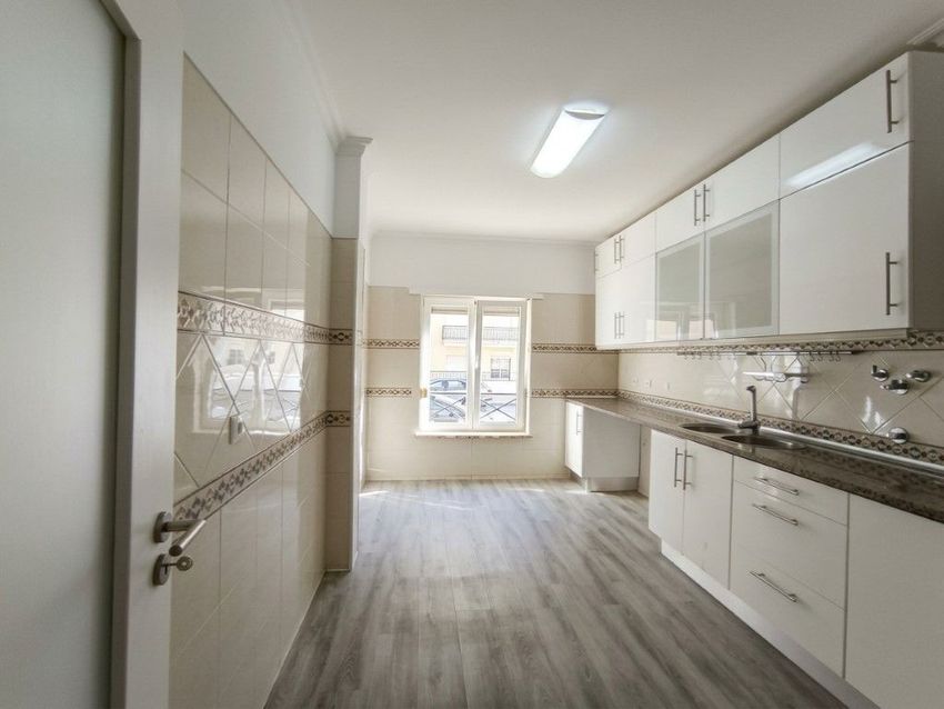 Imagem Cozinha de apartamento t3 em Centro da Quinta do Conde
