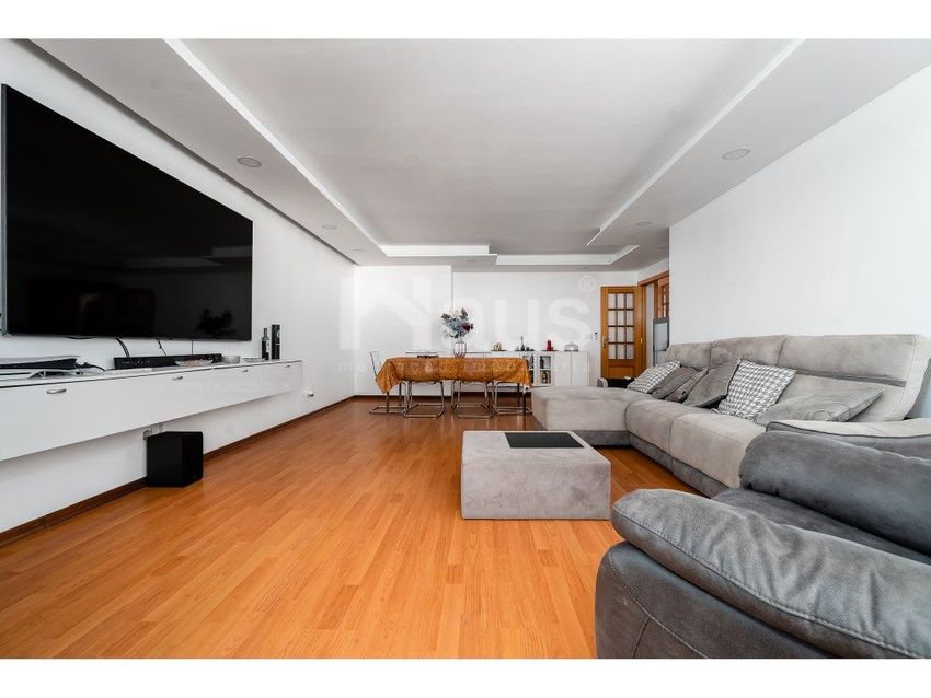 Imagem Sala de estar de apartamento t3 em Rua José de Almada Negreiros