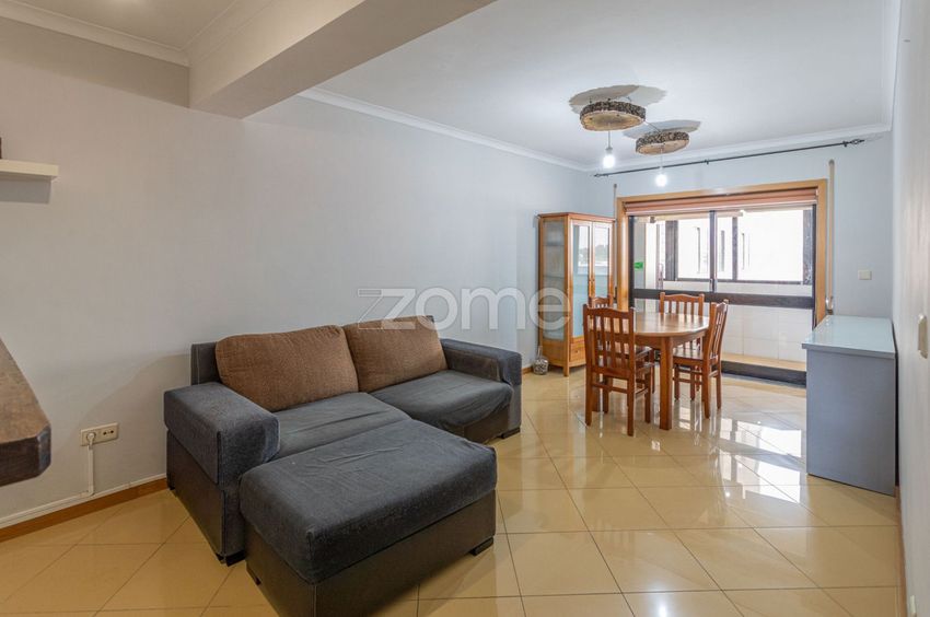 Imagem Sala de estar de apartamento t2 em Rua Doutor Joaquim Manuel Costa