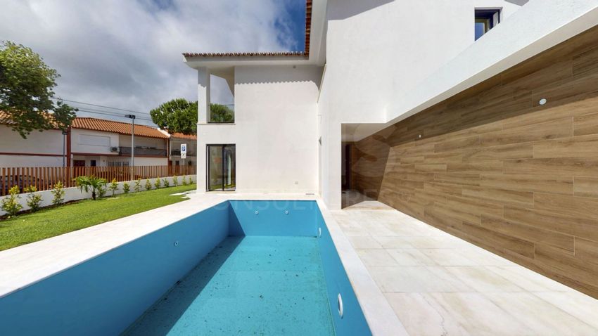 Imagem Piscina de  casa ou moradia em Linda-a-Velha