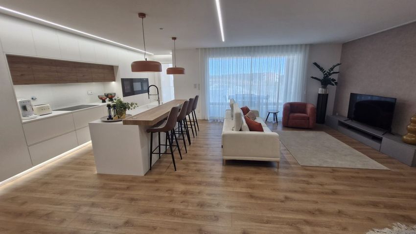 Imagem Sala de estar de apartamento t3 em Rua Eduardo Rodrigues, 5