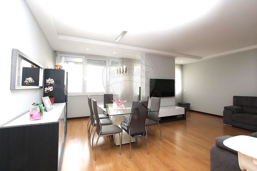 Imagem Sala de estar de apartamento t2 em Rua Doutor Pereira Jardim
