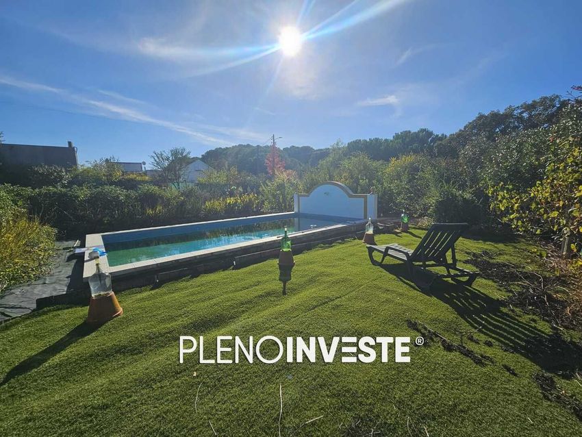 Imagem Piscina de  moradia independente em Rua do Cerro s/n