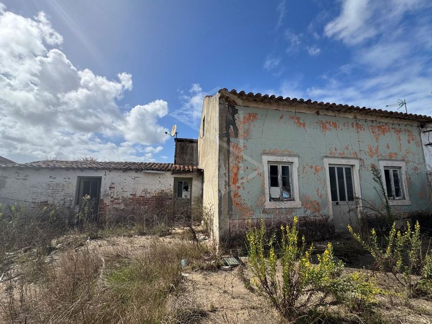 Imagem Fachada de  casa ou moradia em Tornada e Salir do Porto