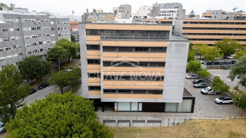 Imagem Vistas de apartamento t4 em Rua Professor Urbano de Moura, 188