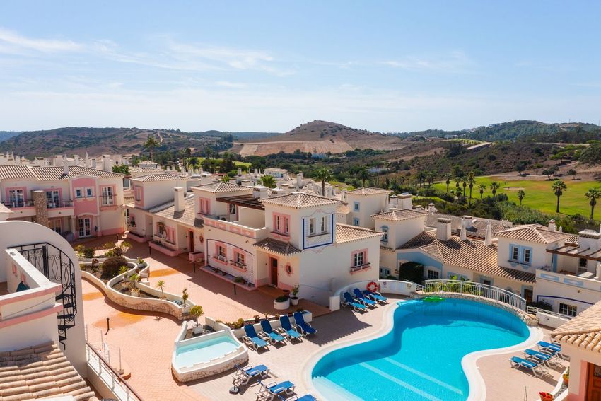 Imagem Piscina de  moradia geminada em Quinta da Encosta Velha, Lote 99