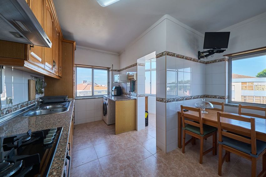 Imagem Cozinha de apartamento t3 em Rua Infante Dom Augusto