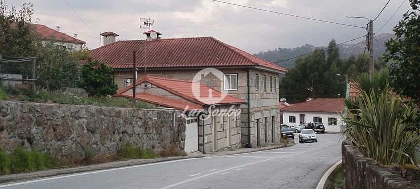 Imagem Fachada de  moradia independente em São Martinho (Silvares)