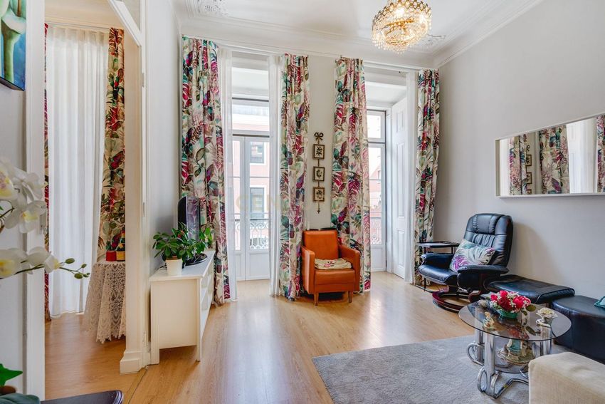 Imagem Sala de estar de apartamento t3 em Rua José Dias Coelho, 28