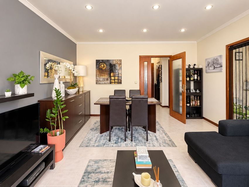 Imagem Sala de estar de apartamento t3 em Rua 14 Outubro